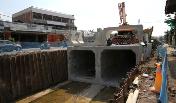 Debu Proyek Drainase Dikeluhkan Warga, Pemkot Surabaya Tegur Kontraktor