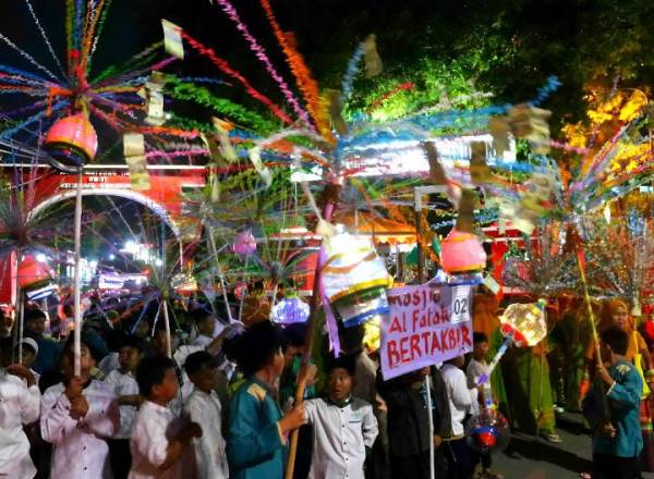 Cegah Kecelakaan dan Bahaya Lainnya, Wali Kota Eri Larang Takbir Keliling Pakai Truk di Surabaya