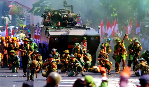 Parade Surabaya Juang 2025 Angkat Kisah Pahlawan Perempuan “Mbok Dar Mortir”