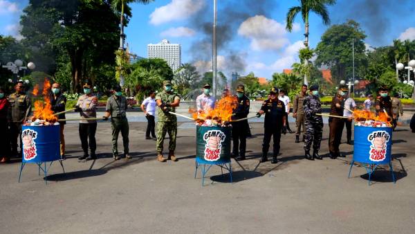 Surabaya Jadi Lokasi Pemusnahan 43,2 Juta Rokok Ilegal