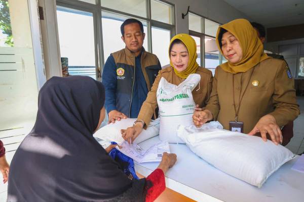 Bantuan Beras Tiga Bulan Disalurkan, 184.313 KPM Surabaya Jadi Penerima