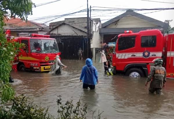 Hujan Deras Picu Genangan di Surabaya, DSDABM Optimalkan Rumah Pompa