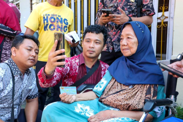 Surabaya Jadi Pilot Project Bansos Digital, Verifikasi Wajah Jadi Penentu Penerima Bantuan