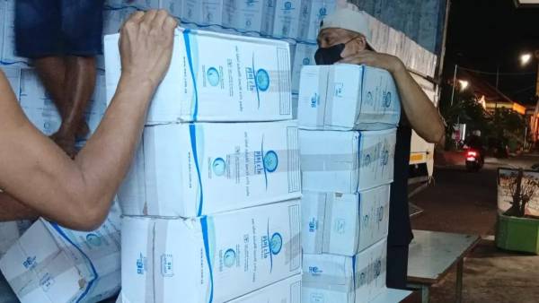 8.000 Botol Air Zamzam Tiba di Asrama Haji Surabaya, Jemaah Haji 2026 Tetap Dapat Jatah 5 Liter