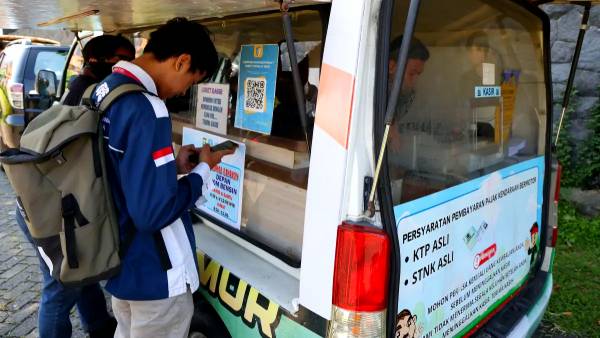 ATM Samsat QRIS Perluas Akses Pembayaran Pajak Kendaraan di Surabaya