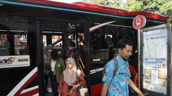 Pemkot Surabaya Uji Efektivitas WFH, ASN Didorong Gunakan Transportasi Umum