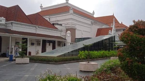 Kaca Balai Pemuda Rusak Usai Surabaya Vaganza 2026, Pemkot Siapkan Langkah Perbaikan
