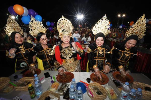 Rujak Phoria Meriahkan Surabaya, Festival Rujak Uleg 2026 Siap Digelar Besok di SBEC
