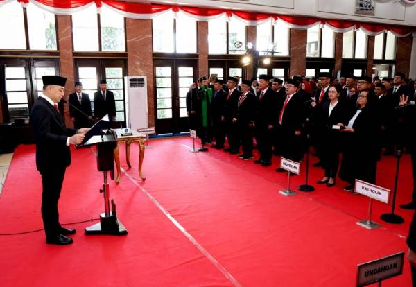 Eri Cahyadi Lantik 57 Pejabat, Siap Copot yang Tak Capai Target dalam 6 Bulan