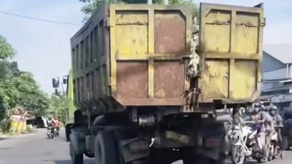 Armada Sampah Mitra Bermasalah, Pemkot Surabaya Siapkan Evaluasi Menyeluruh