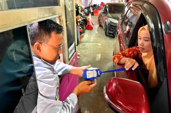 Surabaya Wajibkan Tap Parkir Sebelum 17 Agustus 2025, Hotel dan Kafe Harus Siap