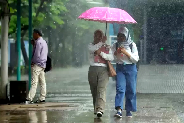 Surabaya Mulai Diguyur Hujan Tapi BRIN Ingatkan Panas Ekstrem Belum Usai