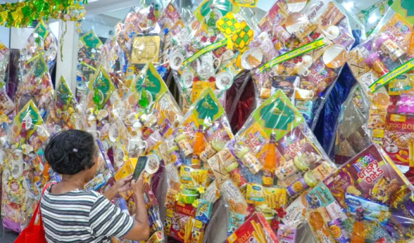 Jelang Lebaran, Penjual Parcel di Jalan Walikota Mustajab Surabaya Kebanjiran Pesanan