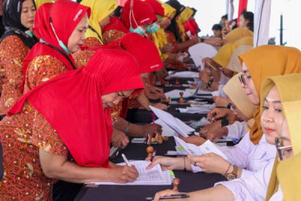 Pemkot Surabaya Salurkan BLT DBHCHT 2026 kepada 3.850 Penerima