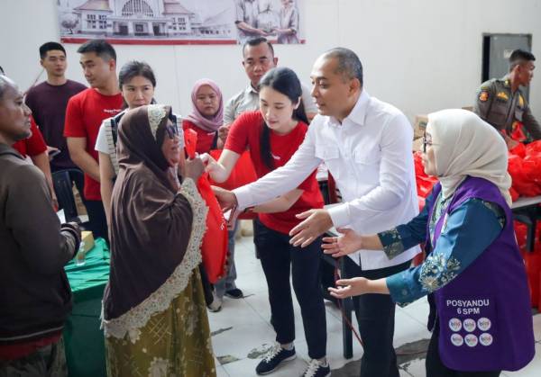 Eri Cahyadi Apresiasi Aksi Sosial 10Regentstraat, Salurkan 2.300 Paket Sembako untuk Warga Surabaya