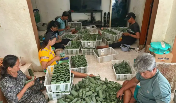 Kampung Lontong Surabaya Kebanjiran Pesanan Jelang Lebaran Ketupat 2026