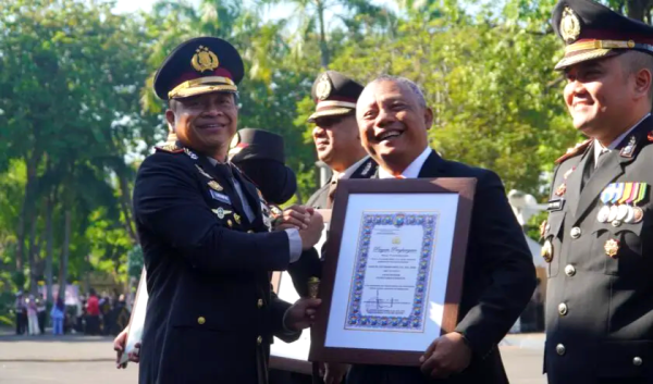 Kasatreskrim Polrestabes Surabaya Borong Enam Penghargaan di HUT Bhayangkara ke-80