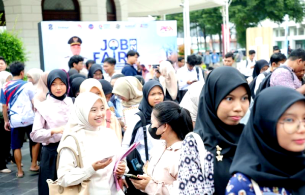 Tekan Angka Pengangguran Desil 1-3, Pemkot Surabaya Siapkan 2.738 Lowongan Kerja Terintegrasi Aplikasi ASSIK