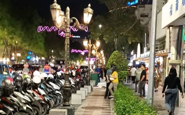 Mulai 1 Agustus, Parkir di Jalan Tunjungan Surabaya Resmi Dilarang