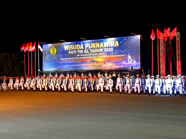 Kasal Lepas 79 Pati TNI AL dalam Tradisi Wisuda Purna Wira di Akademi Angkatan Laut Surabaya