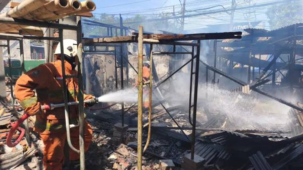 Gudang Proyek di Wiyung Terbakar Saat Salat Jumat, Kompor Diduga Lupa Dimatikan