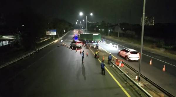 Ada Pemasangan Rangka Baja GT Banyu Urip, Pengendara Tol Surabaya-Gempol Imbau Waspadai Contraflow