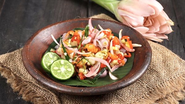 Pedas dan Segar, Ini Resep Sambal Matah Simpel Pelengkap Ayam Goreng