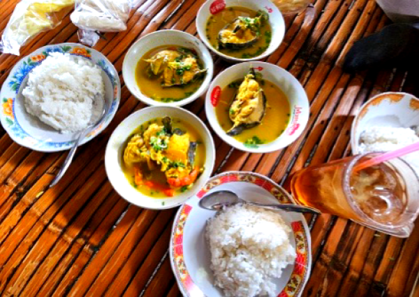 Tak Pernah Sepi, Warung Sembilang Pak Kasan Jadi Ikon Kuliner Pesisir Manyar Gresik