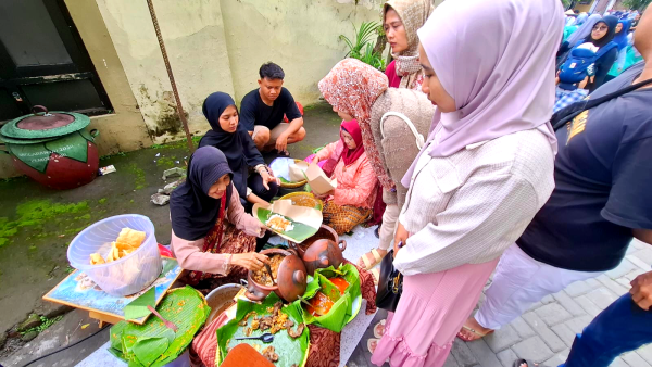 Pasar Panganan Giri Biyen Suguhkan Nostalgia Kuliner Era Kerajaan Giri di Gresik