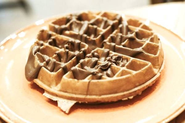 Unik! Kafe di Vietnam Hadirkan Kopi dengan Cangkir Waffle yang Bisa Dimakan