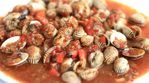 Nikmatnya Kerang Dara Saus Padang Pedas ala Warung Seafood Tendaan
