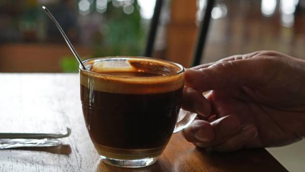 Sering Ngopi? Ini Batas Aman Konsumsi Kopi agar Kesehatan Mata Tetap Terjaga