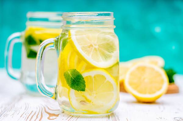 Ternyata Minum Air Lemon Tak Bisa untuk Detoks Tubuh
