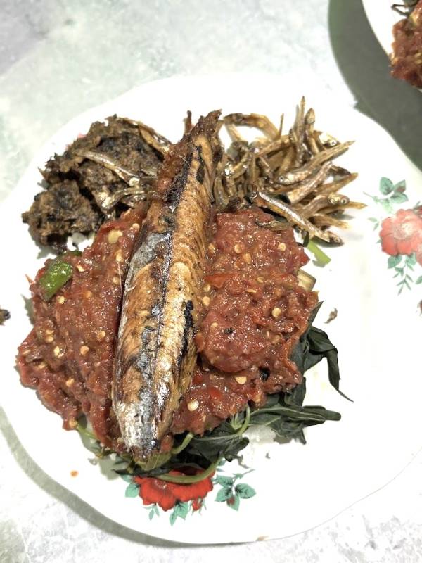 Surga Pecinta Pedas! Tujuh Rekomendasi Sego Sambel Surabaya, Ada yang Legendaris Sejak 1982