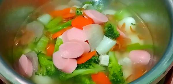Jangan Salah Urutan, Begini Cara Masak Sayur Sop agar Tidak Lembek