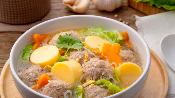 Sop Bola Daging dan Tofu, Hangat Gurih untuk Menu Keluarga