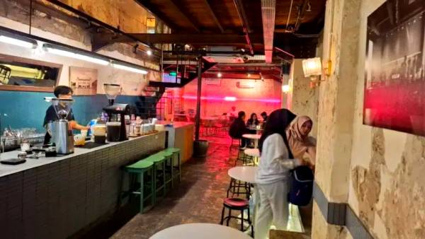 Omzet Kafe dan Resto Tunjungan Turun, Pelaku Usaha Minta Solusi Parkir Nyaman