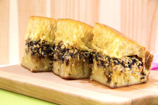 Tips Membuat Martabak Manis Teflon Mulus dan Matang Merata