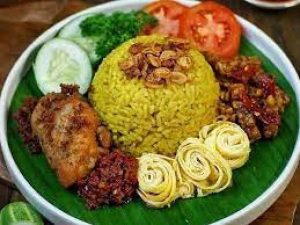 Mengenali Nasi Kuning dari Berbagai Daerah di Indonesia