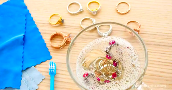 Cara Membersihkan Emas Imitasi Agar Kembali Berkilau dan Tampak Kuning