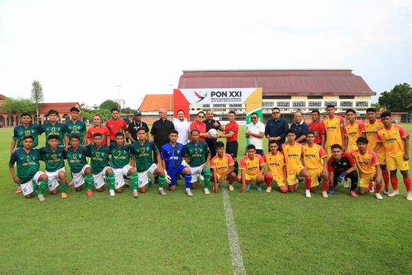 Pj Gubernur Jatim Buka Kualifikasi PON Cabor Sepak Bola