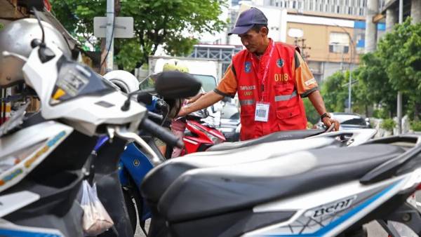 Armudji Ajak Warga Surabaya Gunakan QRIS Parkir untuk Tekan Jukir Liar