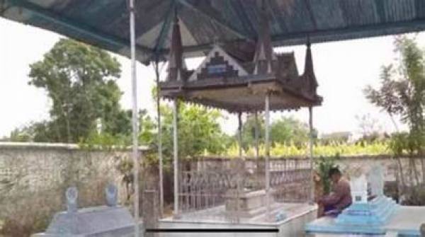Makam Gantung Pemilik Ilmu Pancasona yang Dikramatkan di Blitar