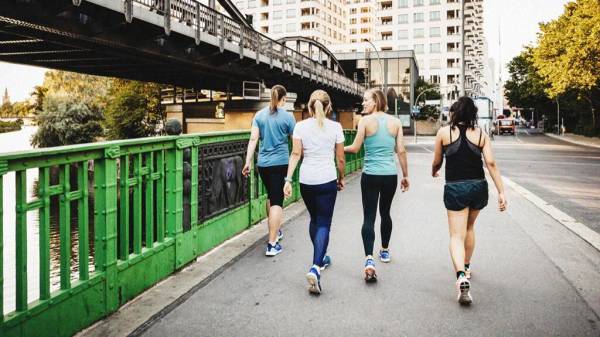 Serupa Tapi Tak Sama, Ini Lima Perbedaan Jalan Kaki Biasa dan Brisk Walking bagi Kesehatan