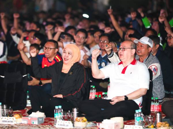 Gubernur Khofifah Nobar Final Piala Dunia Bersama 4.500 Warga di Grahadi, Tegaskan Sepak Bola Perekat Persatuan dan Sportivitas