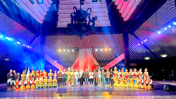 Rinengkuh Kinasih Disbudpar Jatim Meriahkan Pendopo Taman Budaya Jateng