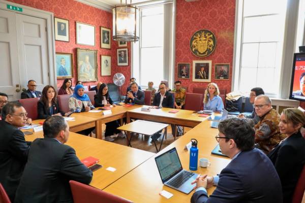 Kunjungi King's College London, Khofifah Bahas Rencana Kerjasama Pendidikan