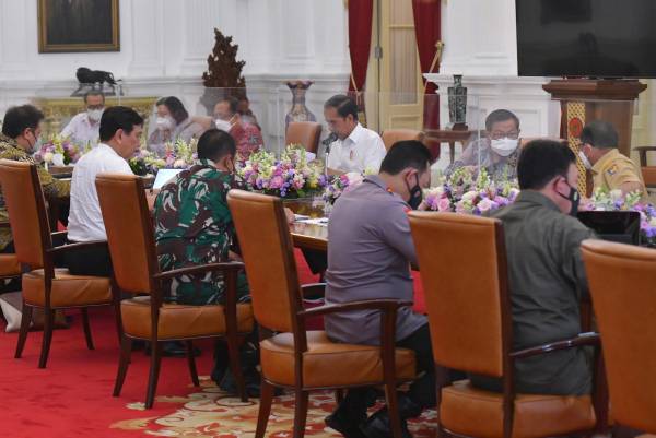 Jokowi Minta Percepatan Vaksinasi Booster bagi Masyarakat dan Jemaah Haji