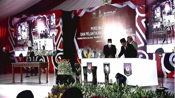 Mendagri Tito Karnavian Resmikan Tiga Provinsi Baru di Papua