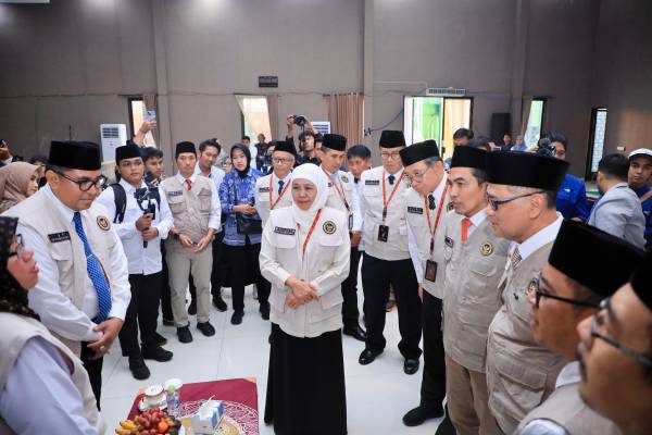 Khofifah Pimpin PPIH Embarkasi Surabaya 2026, Siap Layani 44.087 Jemaah Haji